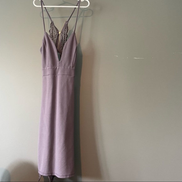 Revamped short v-neck summer dress - Picture 2 of 4